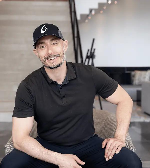 Portrait of Collective member Vincent Nguyen